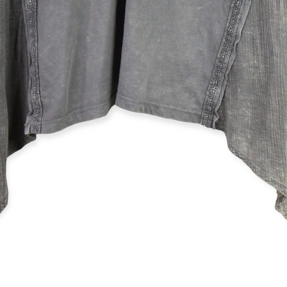 Demoracy Blouse M Womens Gray Distressed Sharkbite Hem Cotton Blend Short Sleeve - Picture 10 of 11